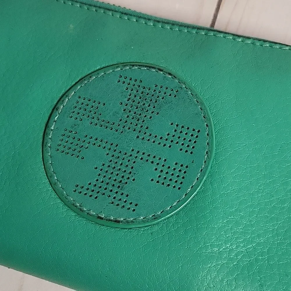 TORY BURCH Vintage Kipp Zippy Wallet Green FLAWS